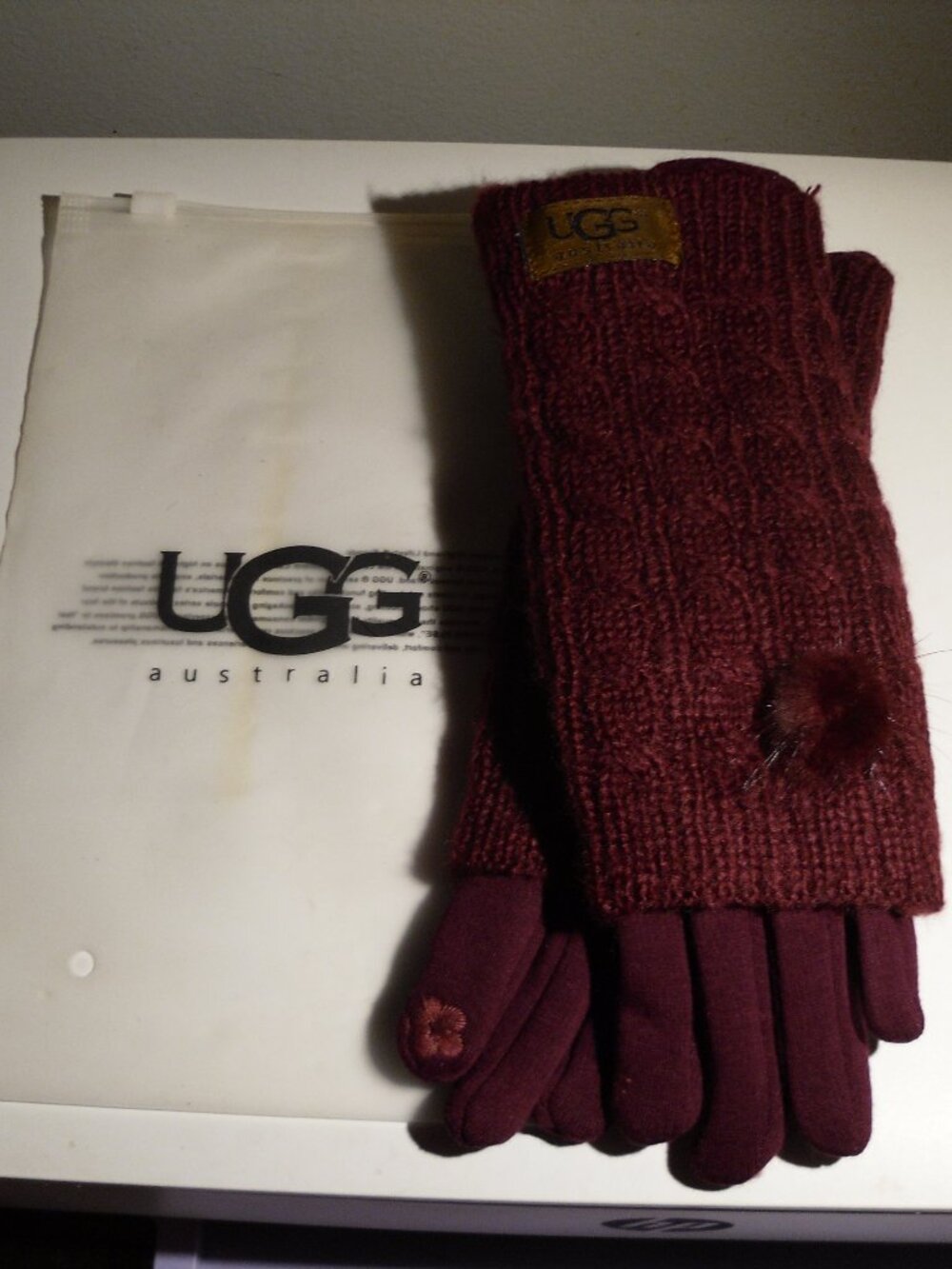 UGG women's gloves maroon new